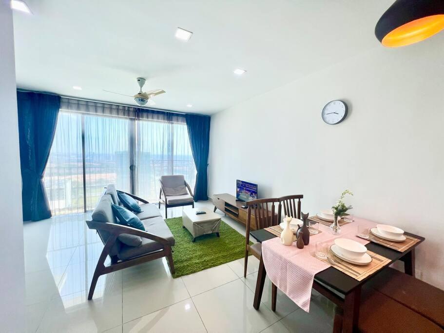 T3 1-10 Pax Trefoil 2Room Setia Alam Cozy Home Wifi Tv Extérieur photo